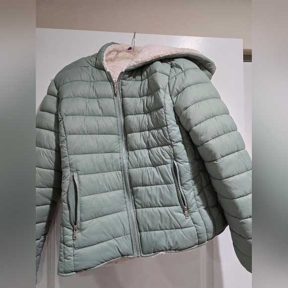 Two puffer jackets - Picture 4 of 6